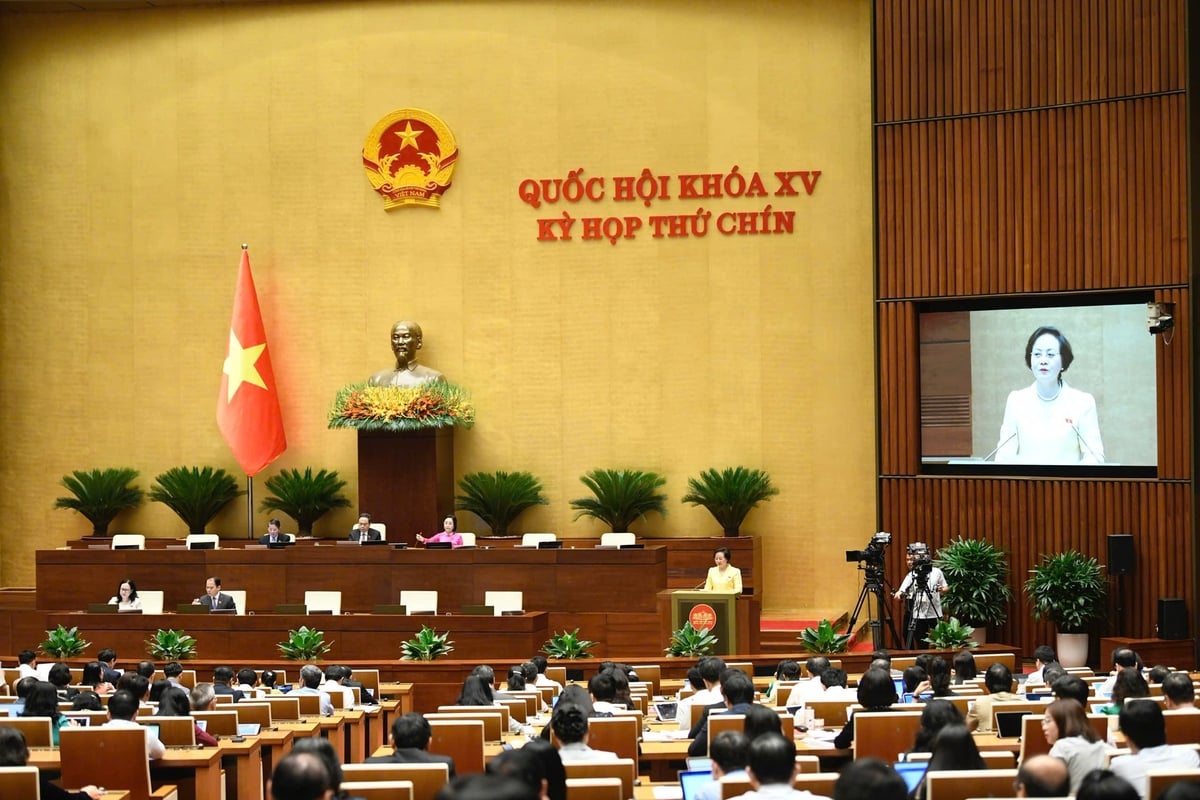 Quốc hội nghe Tờ trình và Báo cáo thẩm tra về Dự án Luật Cán bộ, công chức (sửa đổi). Ảnh: Phạm Thắng.