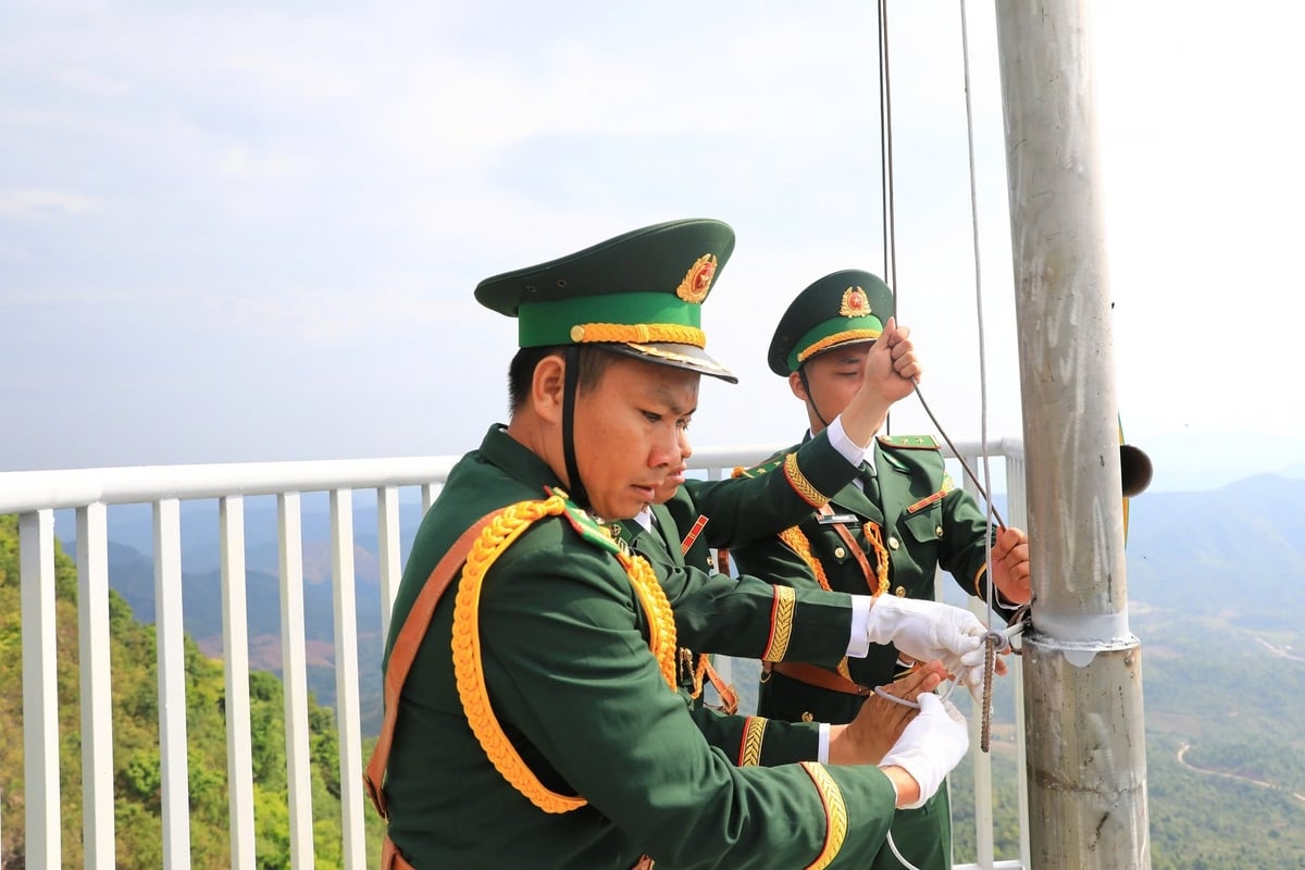 Đội tiêu binh thực hiện các nghi thức chuẩn bị thượng cờ. Ảnh: Xuân Tư. Đội tiêu binh thực hiện các nghi thức chuẩn bị thượng cờ. Ảnh: Xuân Tư.