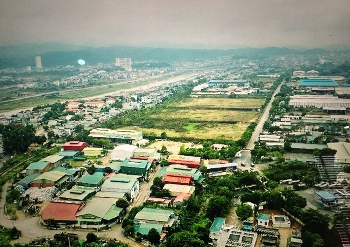 Khu công nghiệp đông phố Mới, một trong những địa điểm phải di dời phục vụ dự án. Ảnh: Thành Long. Khu công nghiệp đông phố Mới, một trong những địa điểm phải di dời phục vụ dự án. Ảnh: Thành Long.