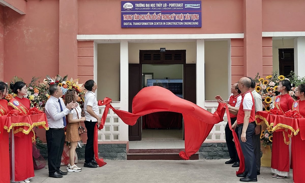 Trường Đại học Thủy lợi khai trương Trung tâm Chuyển đổi số sáng 7/5. Ảnh: Bảo Thắng. Trường Đại học Thủy lợi khai trương Trung tâm Chuyển đổi số sáng 7/5. Ảnh: Bảo Thắng.