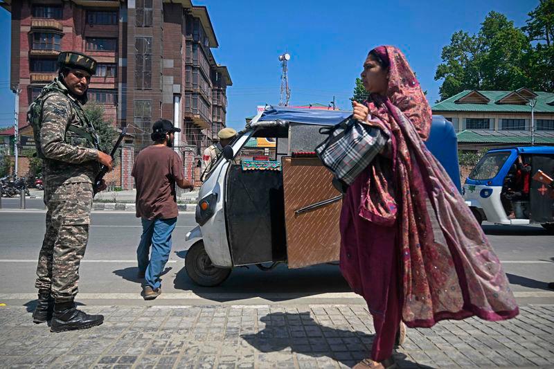 Vụ tấn công tại khu vực Kashmir là một bước leo thang nghiêm trọng nhắm vào dân thường và ngành dịch vụ trọng yếu. Ảnh: NBC News. Vụ tấn công tại khu vực Kashmir là một bước leo thang nghiêm trọng nhắm vào dân thường và ngành dịch vụ trọng yếu. Ảnh: NBC News.