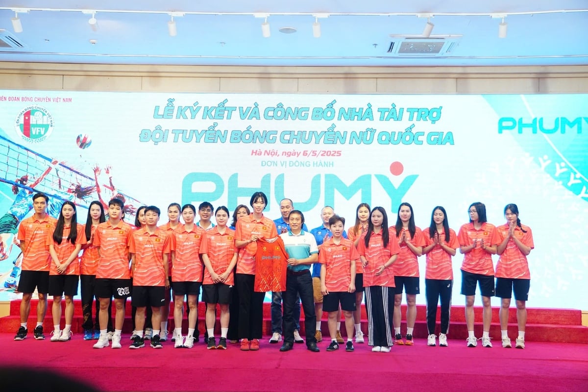 Lễ ký kết và công bố Phú Mỹ là nhà tài trợ chính của Đội tuyển bóng chuyền nữ Việt Nam. Ảnh: Đình Khôi. Lễ ký kết và công bố Phú Mỹ là nhà tài trợ chính của Đội tuyển bóng chuyền nữ Việt Nam. Ảnh: Đình Khôi.