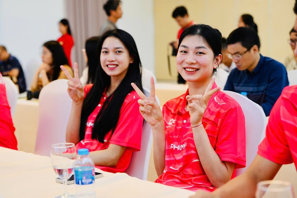 Những cô gái của đội tuyển bóng chuyền nữ Việt Nam trong mẫu áo mới mang thương hiệu Phú Mỹ. Ảnh: Đình Khôi. Những cô gái của đội tuyển bóng chuyền nữ Việt Nam trong mẫu áo mới mang thương hiệu Phú Mỹ. Ảnh: Đình Khôi.
