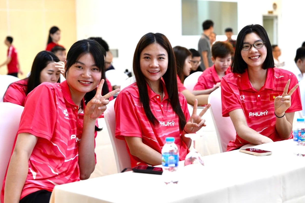 Những cô gái của đội tuyển bóng chuyền nữ Việt Nam trong mẫu áo mới mang thương hiệu Phú Mỹ. Ảnh: Đình Khôi. Những cô gái của đội tuyển bóng chuyền nữ Việt Nam trong mẫu áo mới mang thương hiệu Phú Mỹ. Ảnh: Đình Khôi.