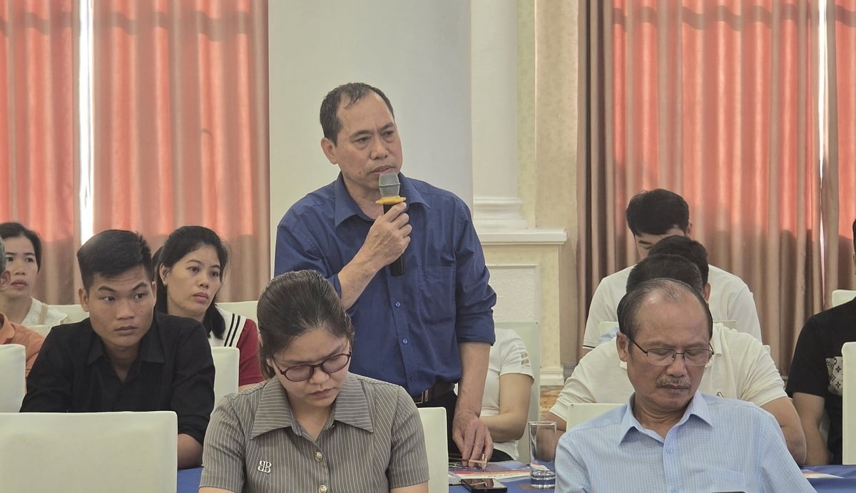 Đại diện các hộ dân chăn nuôi kiến nghị một số vấn đề liên quan đến cơ chế chính sách trong chăn nuôi ATDB. Ảnh: Hoàng Nghĩa. Đại diện các hộ dân chăn nuôi kiến nghị một số vấn đề liên quan đến cơ chế chính sách trong chăn nuôi ATDB. Ảnh: Hoàng Nghĩa.