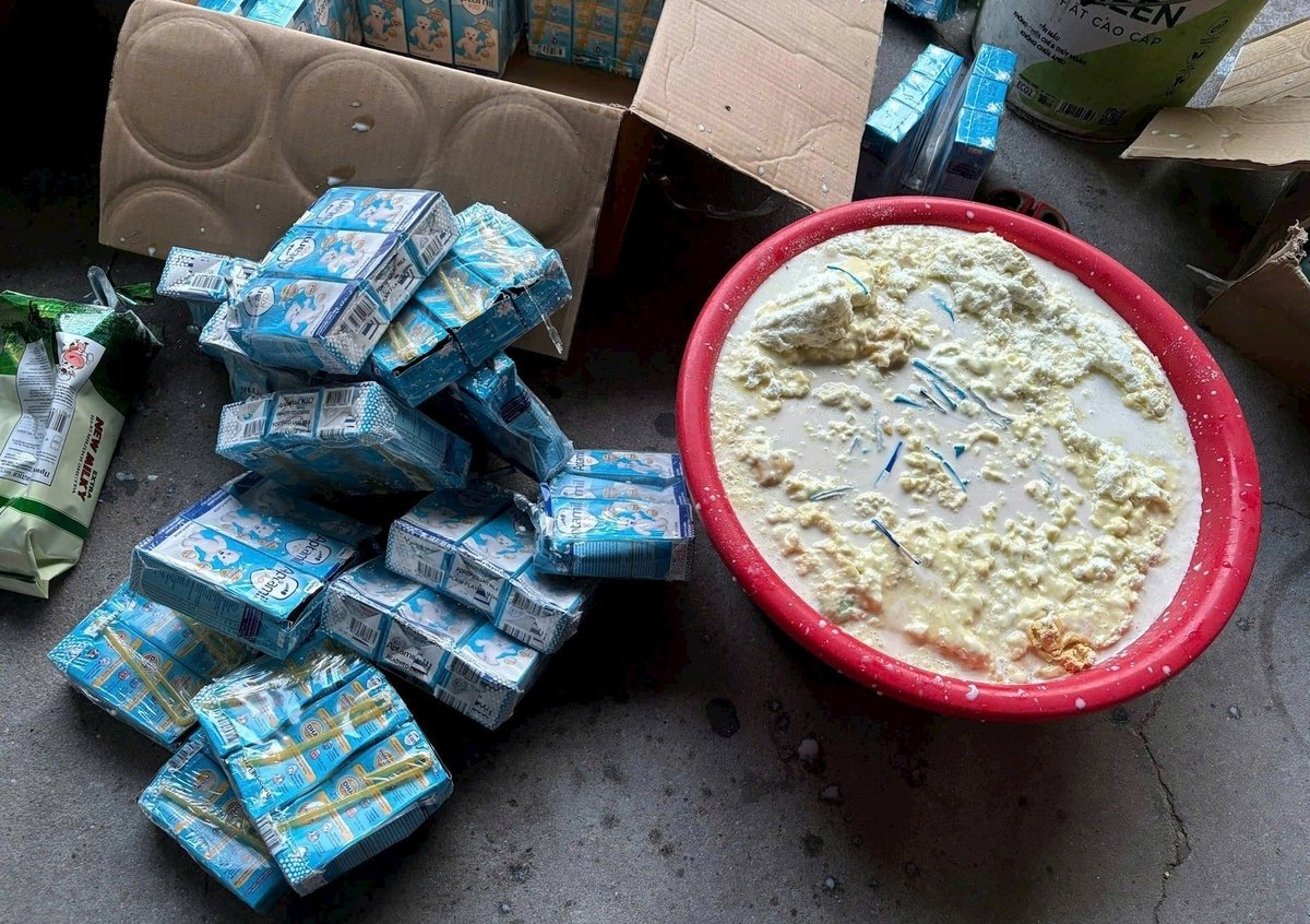 Chi cục Quản lý thị trường tỉnh Hải Dương tiến hành giám sát, tiêu hủy 424 sản phẩm nhập lậu. Ảnh: baohaiduong.vn Chi cục Quản lý thị trường tỉnh Hải Dương tiến hành giám sát, tiêu hủy 424 sản phẩm nhập lậu. Ảnh: baohaiduong.vn