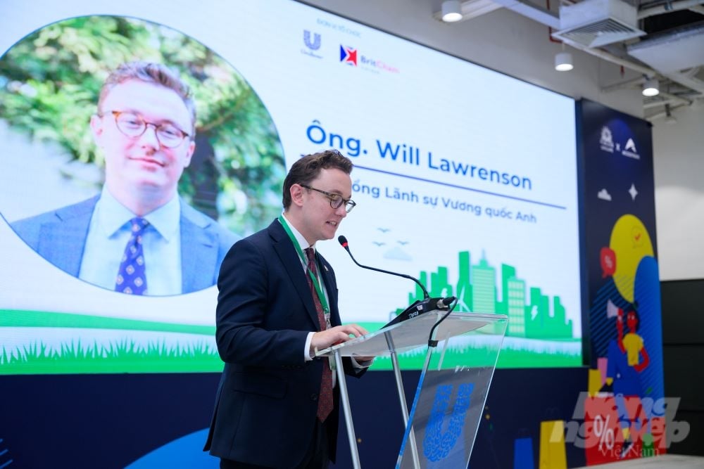 Ông Will Lawrenson - Phó Tổng Lãnh sự Vương quốc Anh tại TP.HCM - phát biểu tại hội thảo. Ảnh: Unilever. Ông Will Lawrenson - Phó Tổng Lãnh sự Vương quốc Anh tại TP.HCM - phát biểu tại hội thảo. Ảnh: Unilever.
