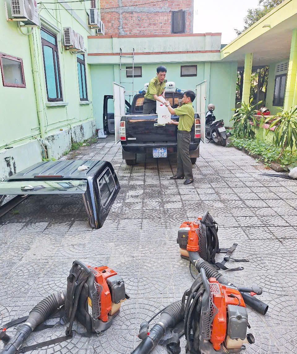 Lực lượng kiểm lâm chuẩn bị nhiều phương án PCCCR, chú trọng phương châm '4 tại chổ' và '5 sẵn sàng'. Ảnh: Văn Dinh. Lực lượng kiểm lâm chuẩn bị nhiều phương án PCCCR, chú trọng phương châm '4 tại chổ' và '5 sẵn sàng'. Ảnh: Văn Dinh.