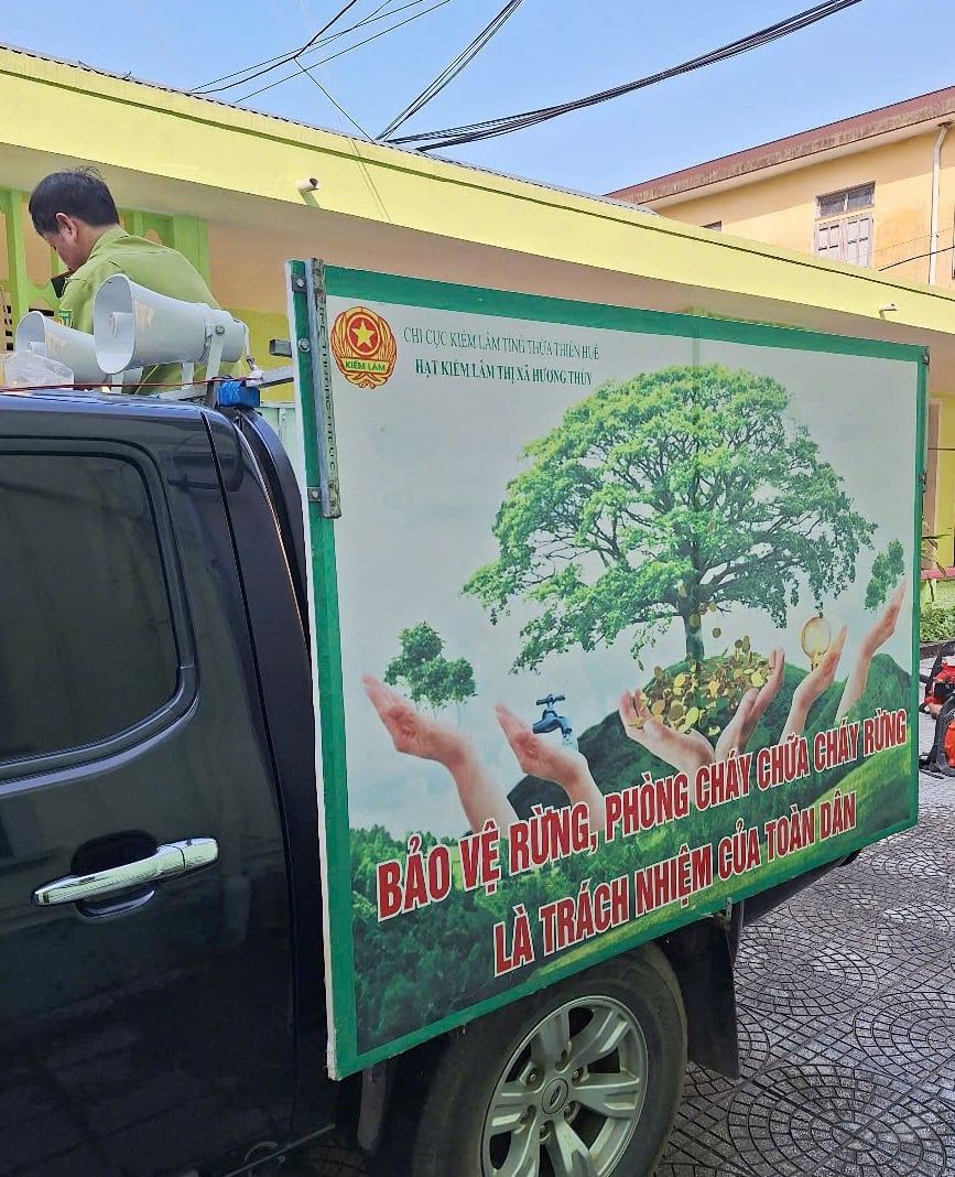 Lực lượng kiểm lâm chuẩn bị nhiều phương án PCCCR, chú trọng phương châm '4 tại chổ' và '5 sẵn sàng'. Ảnh: Văn Dinh. Lực lượng kiểm lâm chuẩn bị nhiều phương án PCCCR, chú trọng phương châm '4 tại chổ' và '5 sẵn sàng'. Ảnh: Văn Dinh.