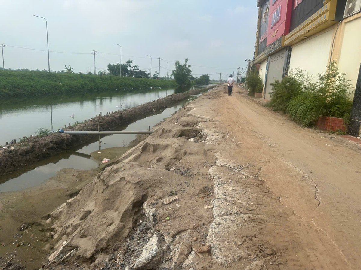 Dự án đường đê Bùi đoạn kết nối TL428 đến cầu Văn Chỉ (xã Tri Thuỷ, huyện Phú Xuyên, TP Hà Nội) do Liên danh Công ty CP Xây dựng và Thương mại Dịch vụ Đại Thành - Công ty TNHH Xây dựng và Thương mại Mạnh Thắng - Công ty CP đầu tư xây dựng Bảo Long thi công. Dự án đường đê Bùi đoạn kết nối TL428 đến cầu Văn Chỉ (xã Tri Thuỷ, huyện Phú Xuyên, TP Hà Nội) do Liên danh Công ty CP Xây dựng và Thương mại Dịch vụ Đại Thành - Công ty TNHH Xây dựng và Thương mại Mạnh Thắng - Công ty CP đầu tư xây dựng Bảo Long thi công.