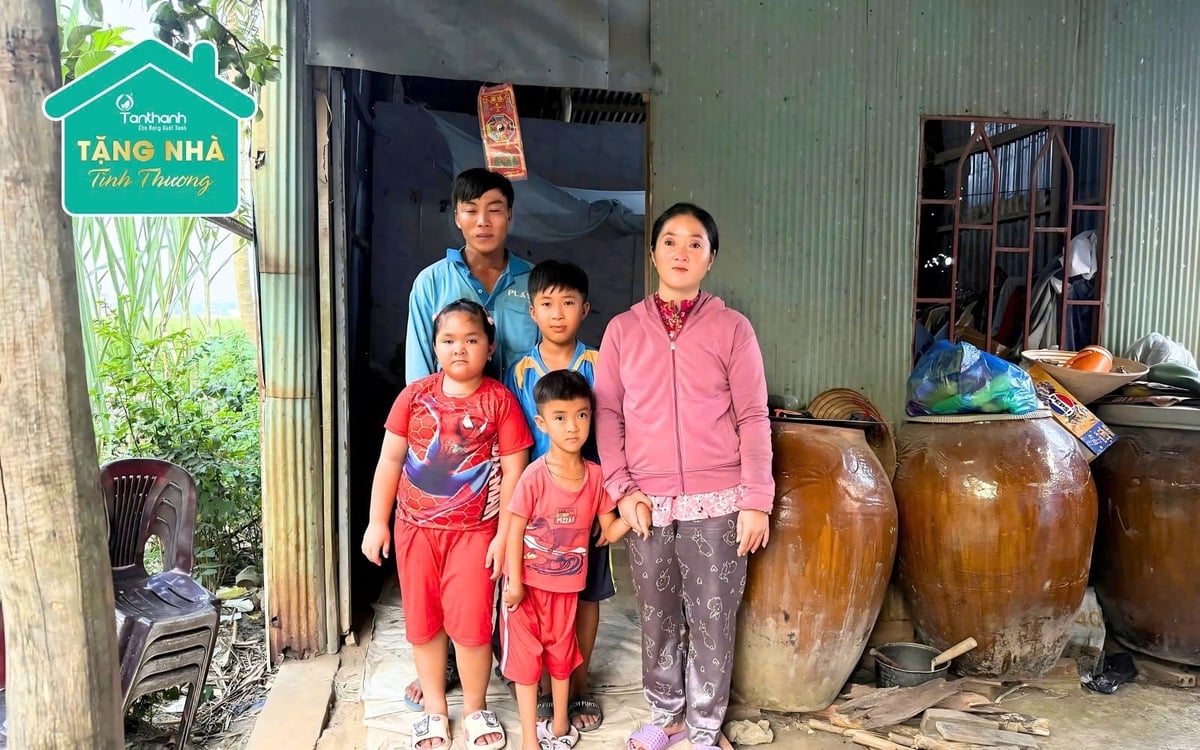 Mỗi căn nhà là một hành trình đặc biệt, mỗi hoàn cảnh mỗi câu chuyện khác nhau, thông qua đó để Tân Thành được lắng nghe, đồng cảm và chia sẻ trách nhiệm cộng đồng. Ảnh: Tân Thành. Mỗi căn nhà là một hành trình đặc biệt, mỗi hoàn cảnh mỗi câu chuyện khác nhau, thông qua đó để Tân Thành được lắng nghe, đồng cảm và chia sẻ trách nhiệm cộng đồng. Ảnh: Tân Thành.