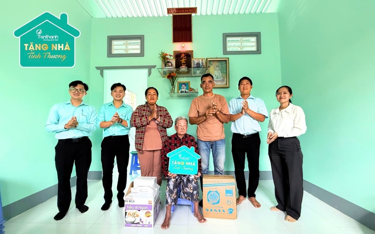 Trong khuôn khổ chương trình 'Tặng Nhà Tình Thương', đến nay đã có 24 căn nhà đã được Tân Thành trao tặng và nhiều căn nhà đang trong quá trình dần hoàn thiện. Ảnh: Tân Thành. Trong khuôn khổ chương trình 'Tặng Nhà Tình Thương', đến nay đã có 24 căn nhà đã được Tân Thành trao tặng và nhiều căn nhà đang trong quá trình dần hoàn thiện. Ảnh: Tân Thành.