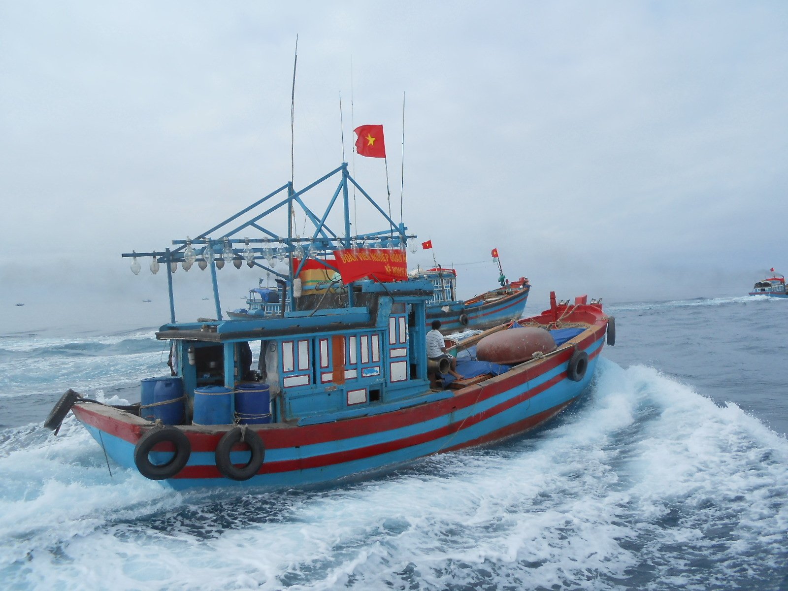 Bộ Nông nghiệp và Môi trường khẳng định việc Trung Quốc đơn phương cấm đánh bắt cá có thời hạn đã xâm phạm chủ quyền, quyền chủ quyền, quyền tài phán và lợi ích của Việt Nam trên Biển Đông. Ảnh: V.Mịnh. Bộ Nông nghiệp và Môi trường khẳng định việc Trung Quốc đơn phương cấm đánh bắt cá có thời hạn đã xâm phạm chủ quyền, quyền chủ quyền, quyền tài phán và lợi ích của Việt Nam trên Biển Đông. Ảnh: V.Mịnh.