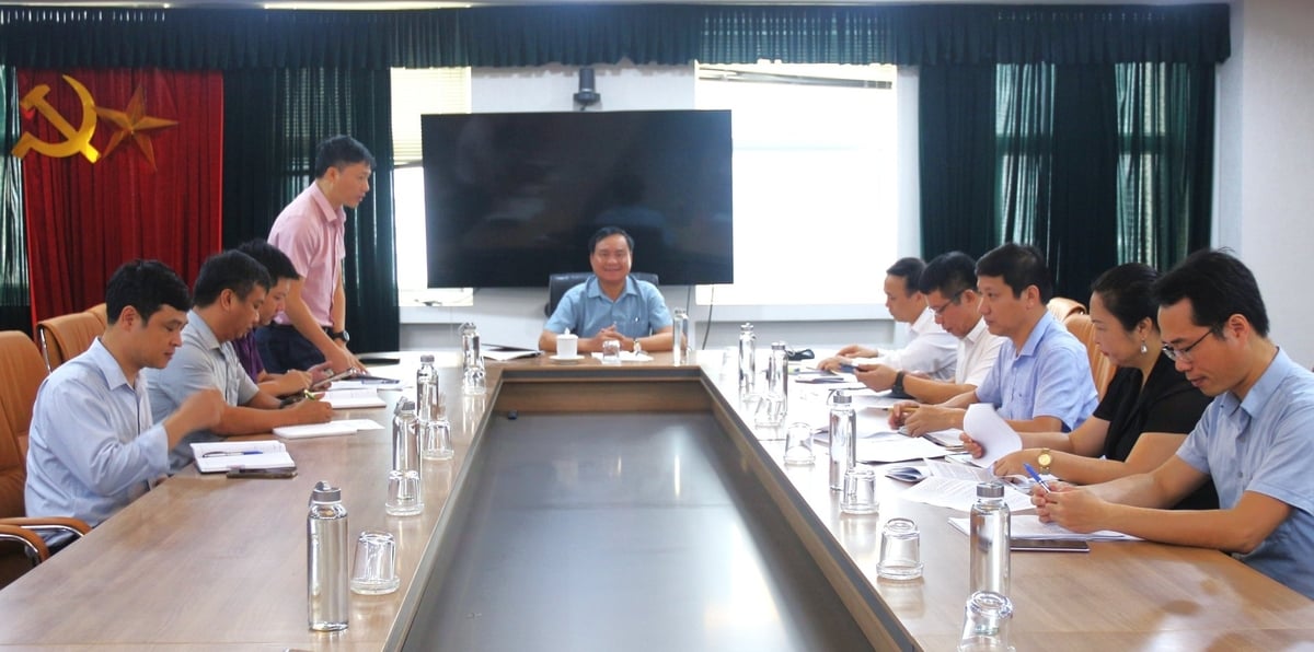Thứ trưởng Võ Văn Hưng chủ trì cuộc họp về công tác chuẩn bị tổng kết Chương trình mục tiêu quốc gia giảm nghèo bền vững giai đoạn 2021 - 2025. Ảnh: Phạm Hiếu. Thứ trưởng Võ Văn Hưng chủ trì cuộc họp về công tác chuẩn bị tổng kết Chương trình mục tiêu quốc gia giảm nghèo bền vững giai đoạn 2021 - 2025. Ảnh: Phạm Hiếu.
