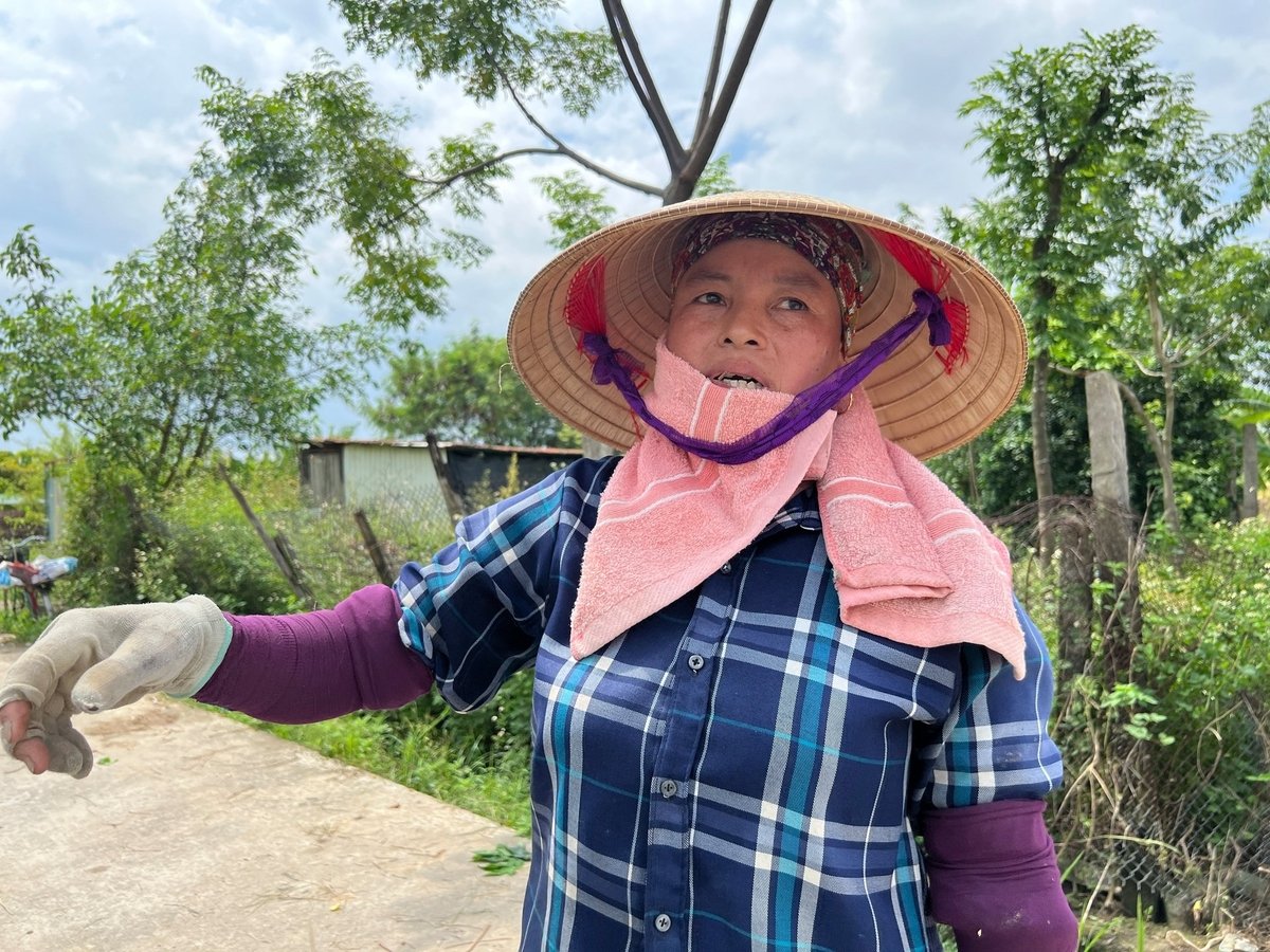 Bà Nguyễn Thị Liên bùi ngùi chia sẻ với phóng viên. Ảnh: Hùng Khang. Bà Nguyễn Thị Liên bùi ngùi chia sẻ với phóng viên. Ảnh: Hùng Khang.