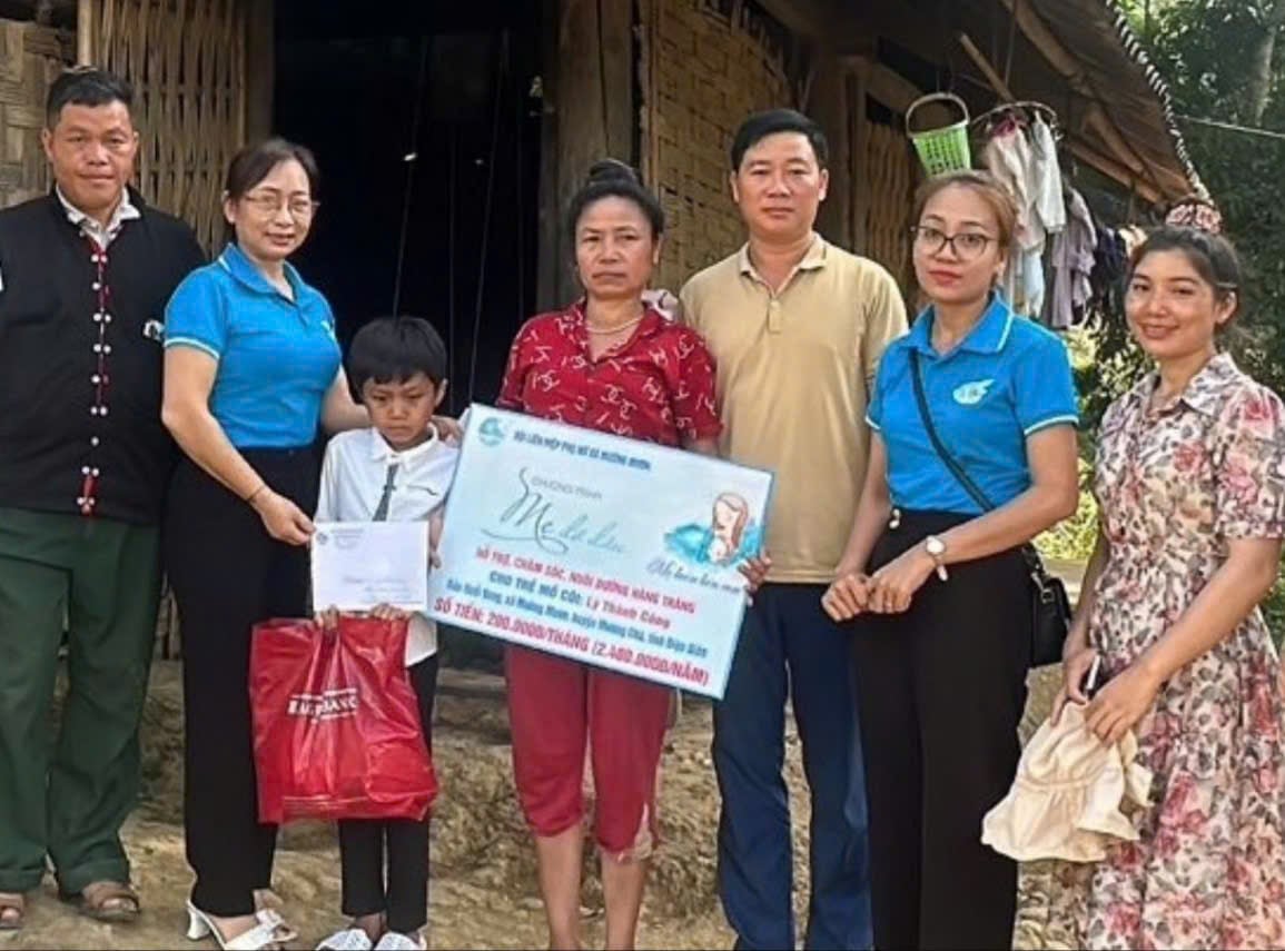 Nhiều trẻ mồ côi, trẻ có hoàn cảnh khó khăn được các cấp Hội phụ nữ nhận đỡ đầu. Ảnh: Trần Hương. Nhiều trẻ mồ côi, trẻ có hoàn cảnh khó khăn được các cấp Hội phụ nữ nhận đỡ đầu. Ảnh: Trần Hương.