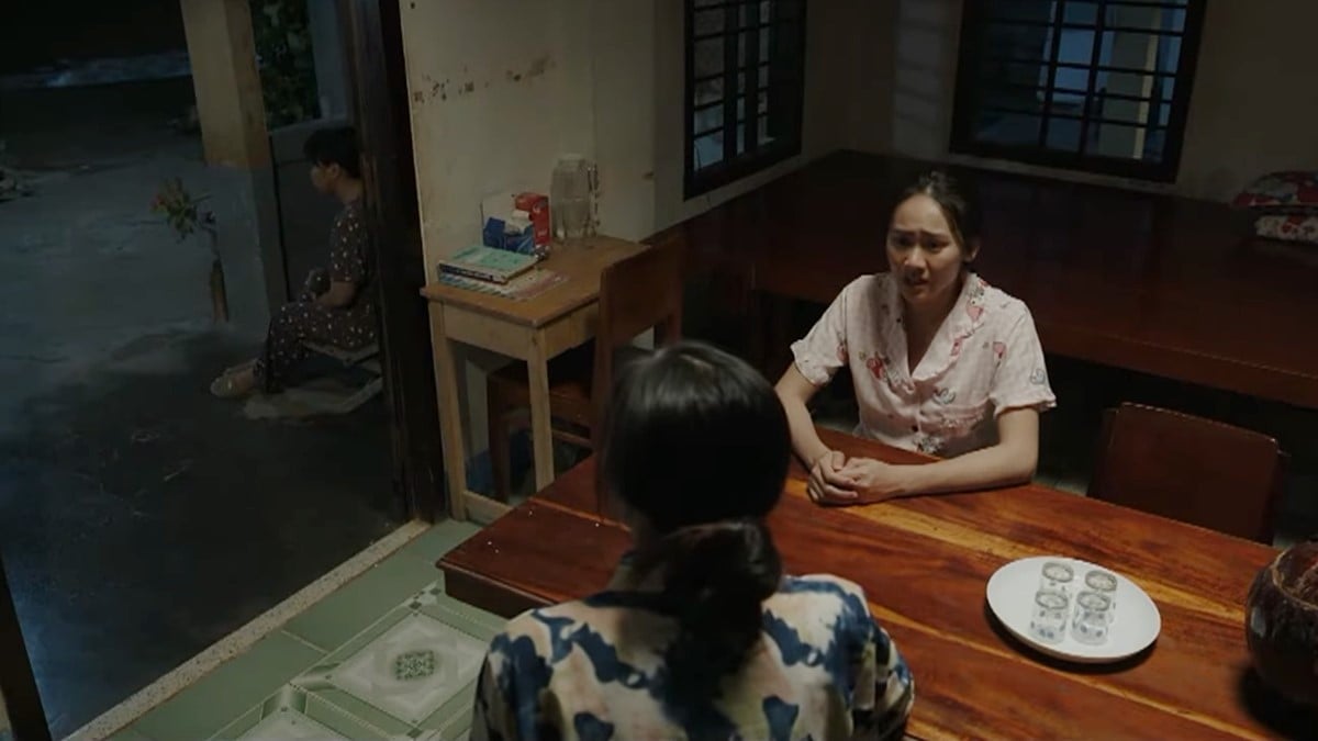 Lụa cho biết người bán đất chính là mình. Ảnh CMH Lụa cho biết người bán đất chính là mình. Ảnh CMH