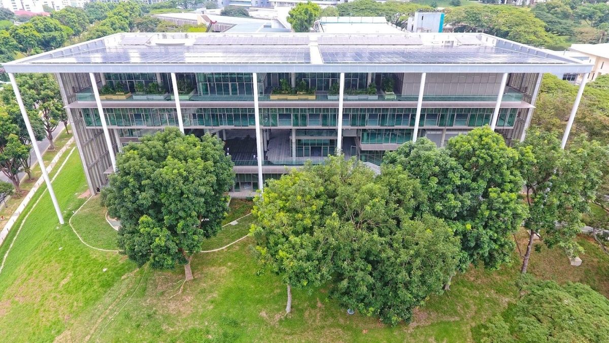 Tòa nhà SD4 của Đại học quốc gia Singapore là tòa nhà đầu tiên ở Đông Nam Á được trao Chứng nhận Zero Energy. Ảnh: nzeb. Tòa nhà SD4 của Đại học quốc gia Singapore là tòa nhà đầu tiên ở Đông Nam Á được trao Chứng nhận Zero Energy. Ảnh: nzeb.