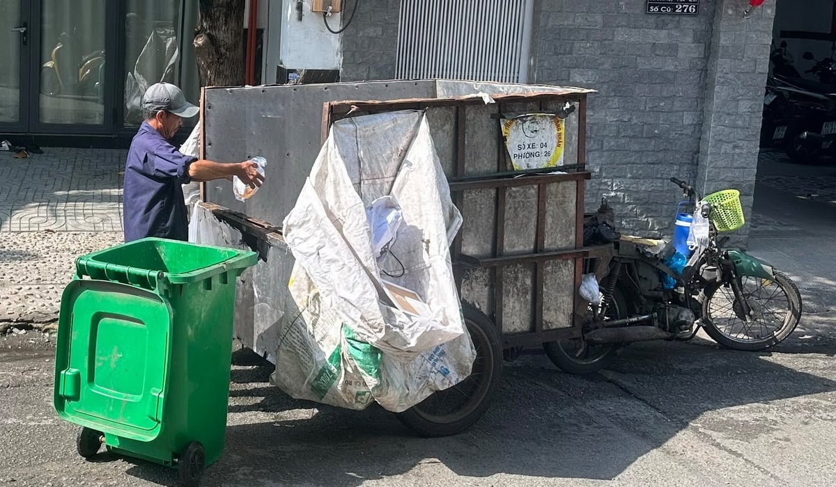 Hoạt động thu gom rác dân lập tại địa phương. Ảnh: Tường Tú. Hoạt động thu gom rác dân lập tại địa phương. Ảnh: Tường Tú.