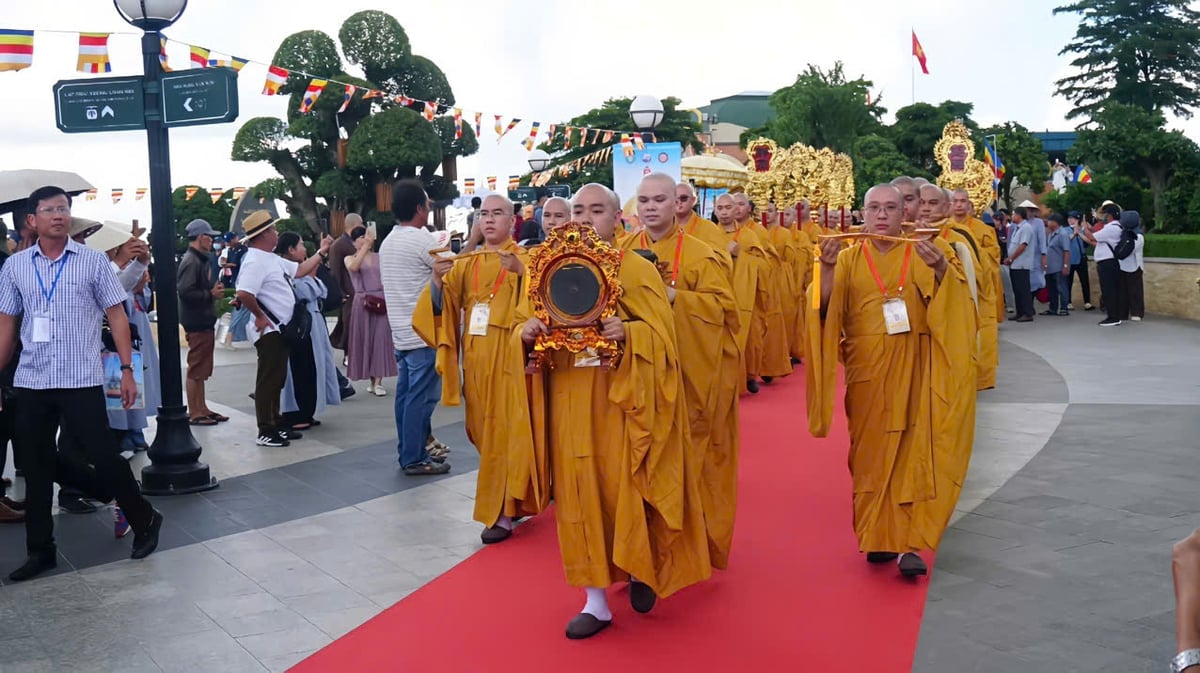 Xá lợi Đức Phật là quốc bảo của Ấn Độ, và được Chính phủ Cộng hòa Ấn Độ chấp thuận thỉnh đến Việt Nam với các nguyên tắc an ninh, lễ nghi quan trọng thông qua con đường ngoại giao cấp Chính phủ. Xá lợi Đức Phật là quốc bảo của Ấn Độ, và được Chính phủ Cộng hòa Ấn Độ chấp thuận thỉnh đến Việt Nam với các nguyên tắc an ninh, lễ nghi quan trọng thông qua con đường ngoại giao cấp Chính phủ.