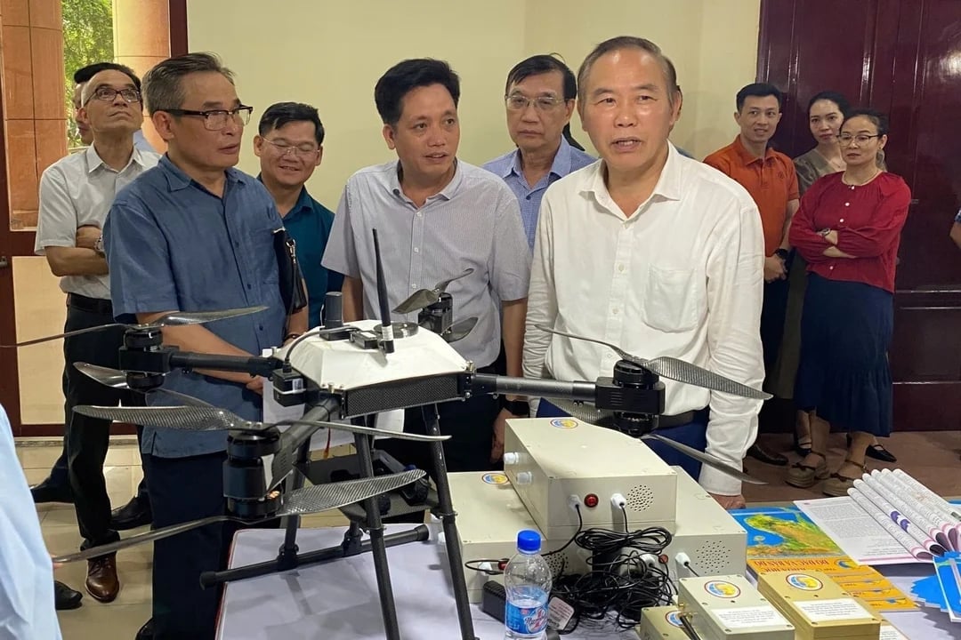 Các đại biểu tham quan triển lãm khoa học công nghệ, chào mừng Nghị quyết số 57. Ảnh: Tùng Đinh. Các đại biểu tham quan triển lãm khoa học công nghệ, chào mừng Nghị quyết số 57. Ảnh: Tùng Đinh.