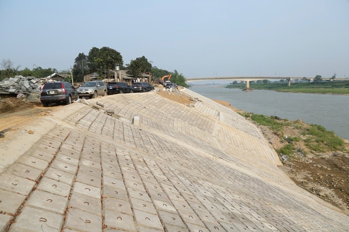 Những tuyến kè góp phần bảo vệ người dân trong mùa mưa lũ và chỉnh trang đô thị. Ảnh: Thanh Tiến. Những tuyến kè góp phần bảo vệ người dân trong mùa mưa lũ và chỉnh trang đô thị. Ảnh: Thanh Tiến.