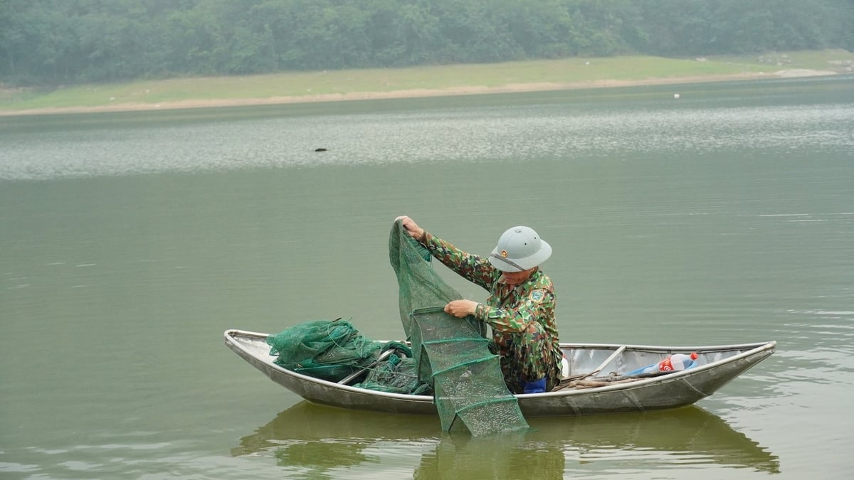Người dân nuôi trồng thủy sản và khai thác tại hồ Bò Lạc. Ảnh: Hùng Khang. Người dân nuôi trồng thủy sản và khai thác tại hồ Bò Lạc. Ảnh: Hùng Khang.