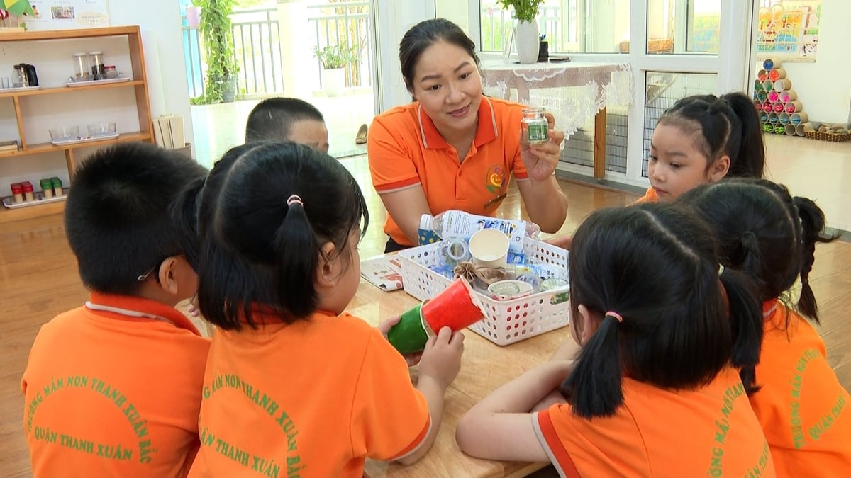 Trường mầm non lồng ghép các chương trình giảng về bảo vệ môi trường. Ảnh: Thu Trang.