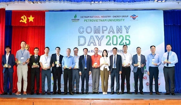 Các Đại biểu chụp ảnh lưu niệm. Ảnh: PVU. Các Đại biểu chụp ảnh lưu niệm. Ảnh: PVU.
