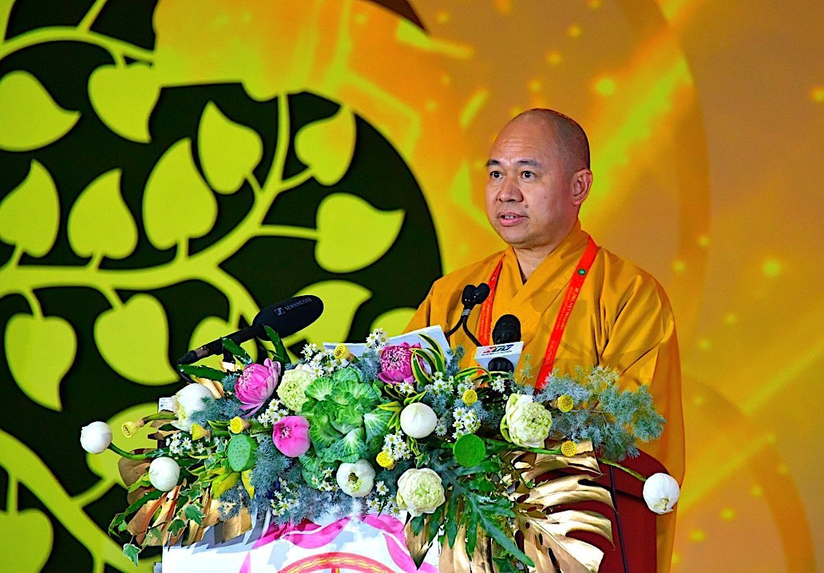 Thượng tọa Thích Đức Thiện đọc 'Tuyên bố chung Đại lễ Vesak Liên hợp quốc TP.HCM' tại Lễ bế mạc Đại lễ Vesak 2025. Ảnh: HT. Thượng tọa Thích Đức Thiện đọc 'Tuyên bố chung Đại lễ Vesak Liên hợp quốc TP.HCM' tại Lễ bế mạc Đại lễ Vesak 2025. Ảnh: HT.