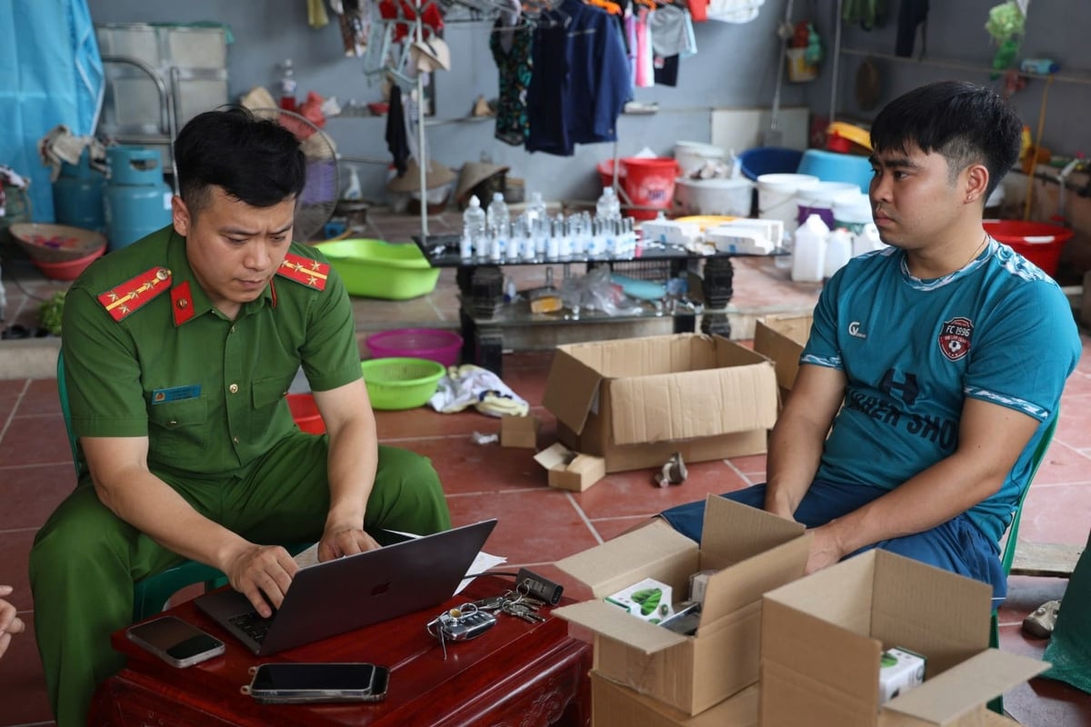 Cơ quan Cảnh sát điều tra làm việc với Nguyễn Văn Khánh. Ảnh: Công an tỉnh Bắc Giang. Cơ quan Cảnh sát điều tra làm việc với Nguyễn Văn Khánh. Ảnh: Công an tỉnh Bắc Giang.