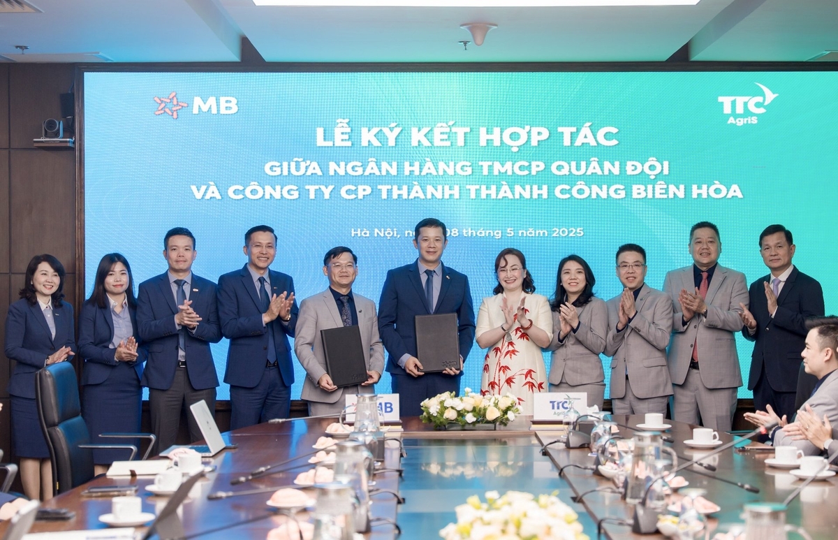 Lễ ký kết hợp tác giữa MB và TTC AgriS hướng đến hệ sinh thái Tài chính - Nông nghiệp số toàn diện. Ảnh: MB. Lễ ký kết hợp tác giữa MB và TTC AgriS hướng đến hệ sinh thái Tài chính - Nông nghiệp số toàn diện. Ảnh: MB.