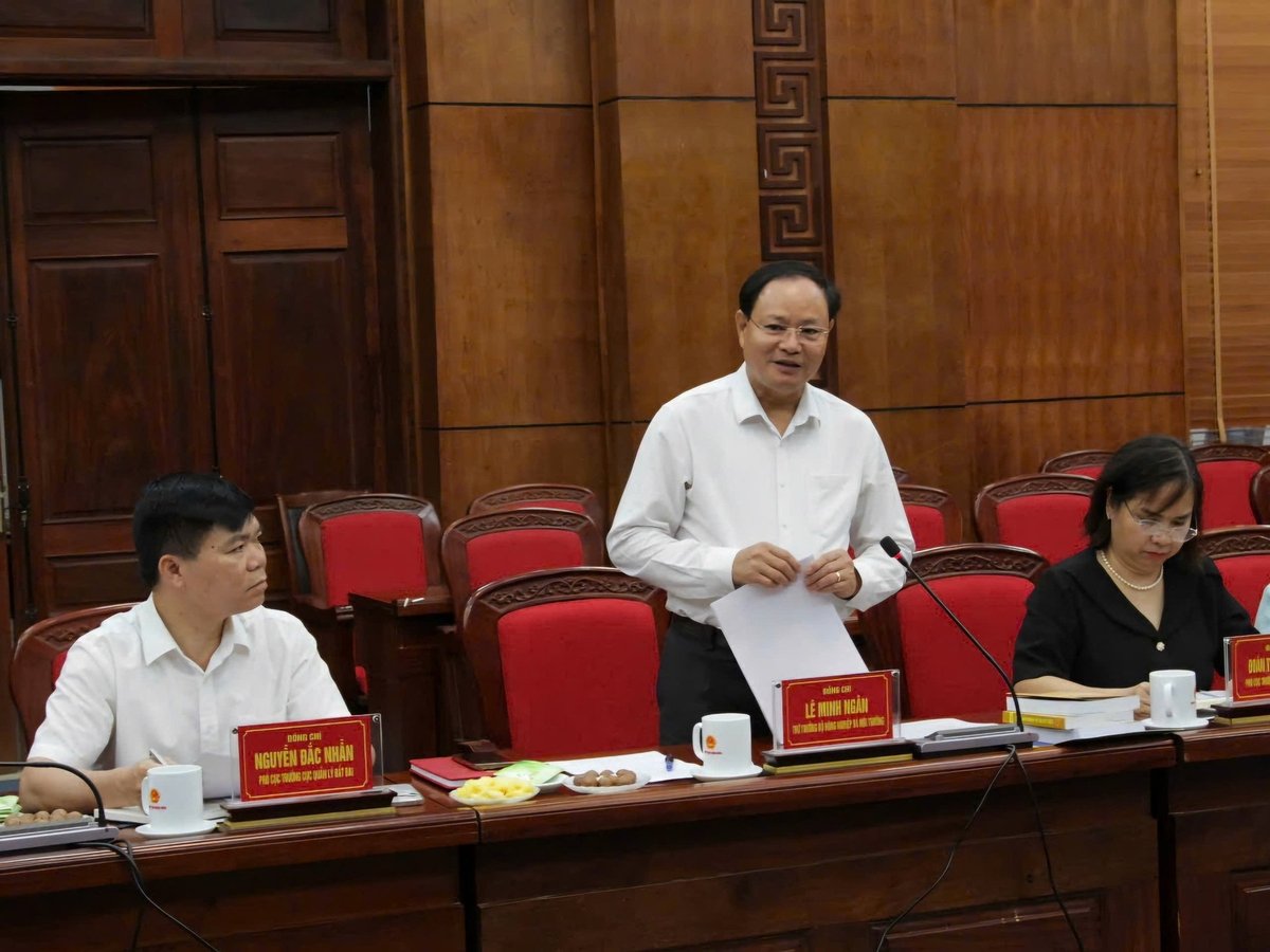 Thứ trưởng Bộ Nông nghiệp và Môi trường Lê Minh Ngân phát biểu tại hội nghị. Ảnh: Trần Hương. Thứ trưởng Bộ Nông nghiệp và Môi trường Lê Minh Ngân phát biểu tại hội nghị. Ảnh: Trần Hương.