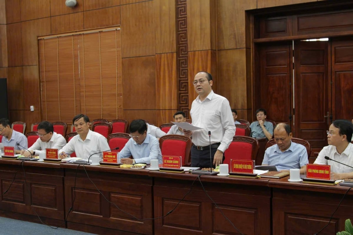 Giám đốc Sở Nông nghiệp và Môi trường Lê Xuân Cảnh báo cáo công tác quản lý nhà nước về nông nghiệp, môi trường tại hội nghị. Ảnh: Trần Hương. Giám đốc Sở Nông nghiệp và Môi trường Lê Xuân Cảnh báo cáo công tác quản lý nhà nước về nông nghiệp, môi trường tại hội nghị. Ảnh: Trần Hương.