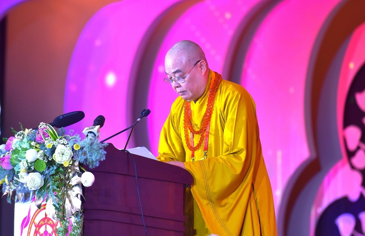 Trưởng lão Hòa thượng Thích Thanh Nhiễu đọc diễn văn bế mạc Đại lễ Vesak 2025. Ảnh: HT. Trưởng lão Hòa thượng Thích Thanh Nhiễu đọc diễn văn bế mạc Đại lễ Vesak 2025. Ảnh: HT.