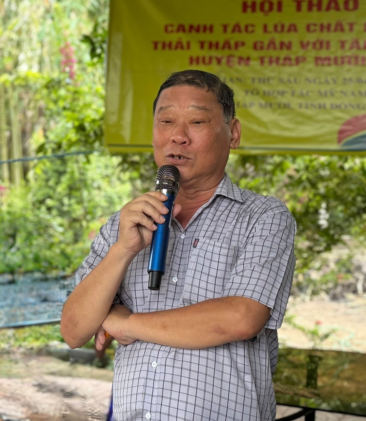 Ông Nguyễn Đặng Duy Khoa - Giám đốc Ông Lâm Chí Tâm, cán bộ kỹ thuật, Trung tâm Dịch vụ Nông nghiệp huyện Tháp Mười. Ảnh: Nguyễn Ngọc. Ông Nguyễn Đặng Duy Khoa - Giám đốc Ông Lâm Chí Tâm, cán bộ kỹ thuật, Trung tâm Dịch vụ Nông nghiệp huyện Tháp Mười. Ảnh: Nguyễn Ngọc.