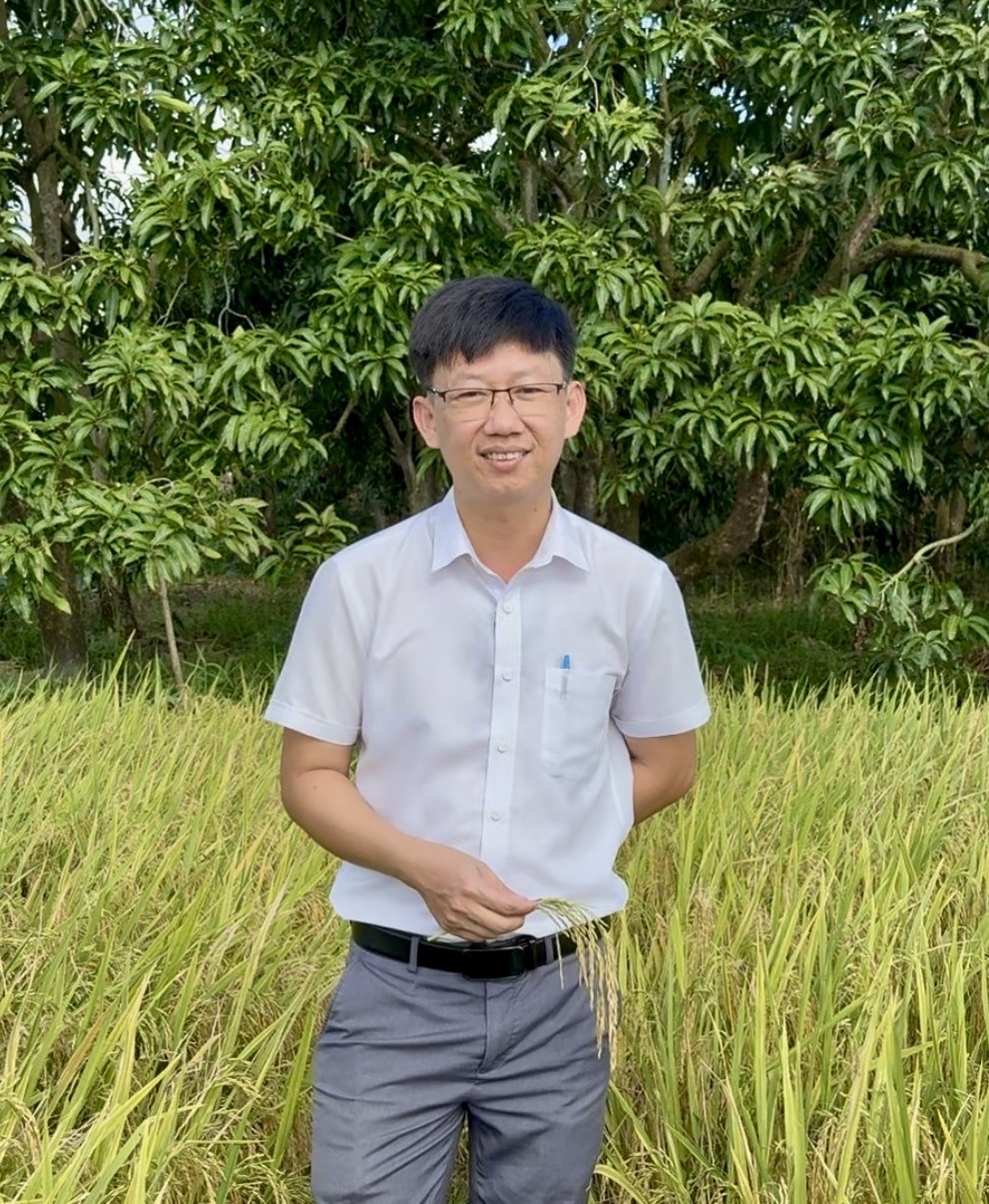 Ông Lâm Chí Tâm, cán bộ kỹ thuật, Trung tâm Dịch vụ Nông nghiệp huyện Tháp Mười. Ảnh: Nguyễn Ngọc. Ông Lâm Chí Tâm, cán bộ kỹ thuật, Trung tâm Dịch vụ Nông nghiệp huyện Tháp Mười. Ảnh: Nguyễn Ngọc.