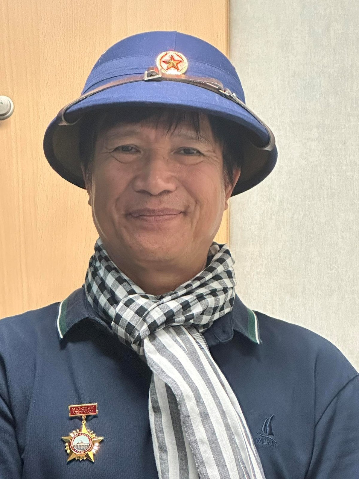 Họa sĩ Hồ Minh Quân vừa có chuyến ra thăm Trường Sa lần thứ 3. Họa sĩ Hồ Minh Quân vừa có chuyến ra thăm Trường Sa lần thứ 3.