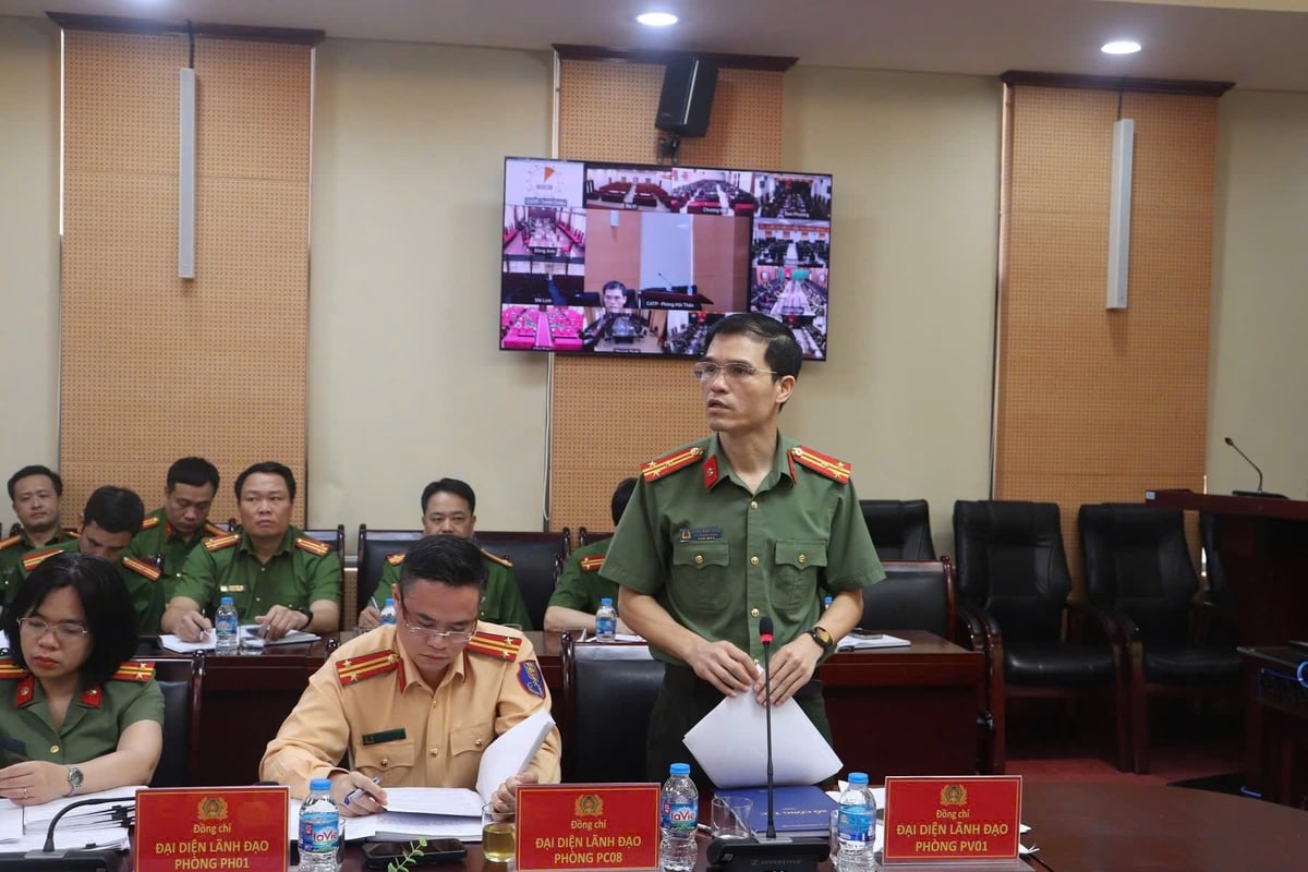 Thiếu tá Dương Minh Tuyến - Phó trưởng Phòng Tham mưu Công an TP Hà Nội báo cáo kết quả hoạt động của Ban chỉ đạo 197 TP Hà Nội. Ảnh: Công an TP Hà Nội. Thiếu tá Dương Minh Tuyến - Phó trưởng Phòng Tham mưu Công an TP Hà Nội báo cáo kết quả hoạt động của Ban chỉ đạo 197 TP Hà Nội. Ảnh: Công an TP Hà Nội.