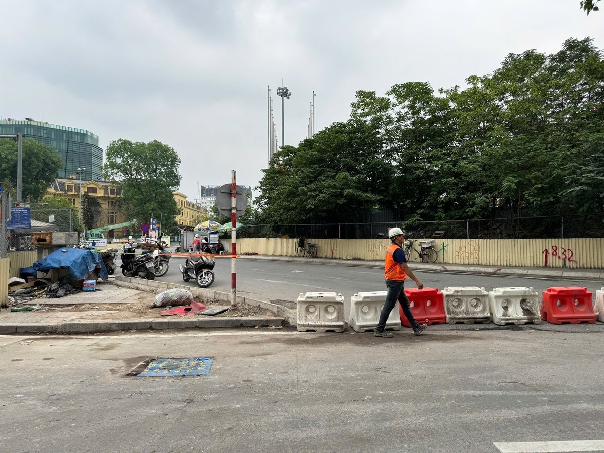 Ban Quản lý Đường sắt đô thị Hà Nội (MRB) phối hợp với các cơ quan chức năng sẽ tổ chức rào chắn phục vụ thi công Ga ngầm S12. Ảnh: MRB Ban Quản lý Đường sắt đô thị Hà Nội (MRB) phối hợp với các cơ quan chức năng sẽ tổ chức rào chắn phục vụ thi công Ga ngầm S12. Ảnh: MRB