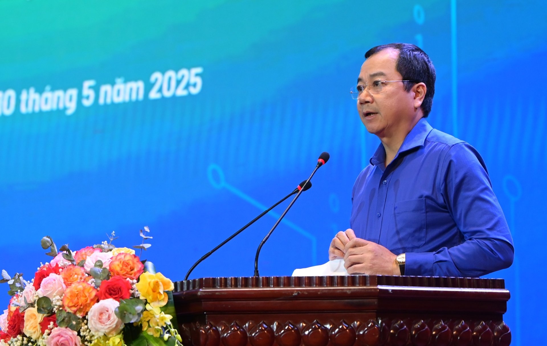 Cục trưởng Cục Thủy sản và Kiểm ngư Trần Đình Luân cho biết, phiên chuyên đề đã có 8 bài trình bày và hơn 10 ý kiến đóng góp cho hai lĩnh vực chăn nuôi và thú y, thủy sản và kiểm ngư. Ảnh: Tùng Đinh. Cục trưởng Cục Thủy sản và Kiểm ngư Trần Đình Luân cho biết, phiên chuyên đề đã có 8 bài trình bày và hơn 10 ý kiến đóng góp cho hai lĩnh vực chăn nuôi và thú y, thủy sản và kiểm ngư. Ảnh: Tùng Đinh.