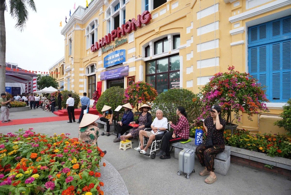 Ga Hải Phòng là địa điểm check in ưa thích của khách du lịch mỗi khi đặt chân đến thành phố Cảng. Ảnh: Sở Văn hóa, Thể thao và Du lịch Hải Phòng. Ga Hải Phòng là địa điểm check in ưa thích của khách du lịch mỗi khi đặt chân đến thành phố Cảng. Ảnh: Sở Văn hóa, Thể thao và Du lịch Hải Phòng.