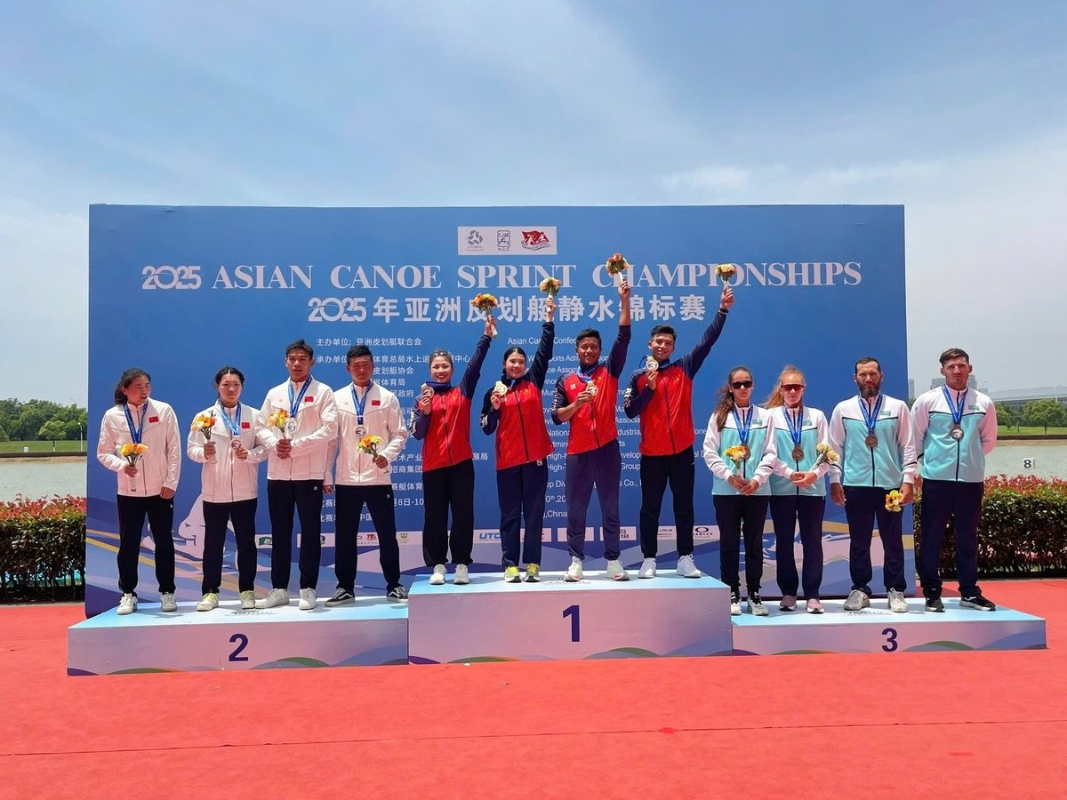 Đội tuyển Việt Nam trên bục nhận Huy chương vàng nội dung thuyền 4 hỗn hợp tại giải. Ảnh: Liên đoàn đua thuyền Việt Nam. Đội tuyển Việt Nam trên bục nhận Huy chương vàng nội dung thuyền 4 hỗn hợp tại giải. Ảnh: Liên đoàn đua thuyền Việt Nam.
