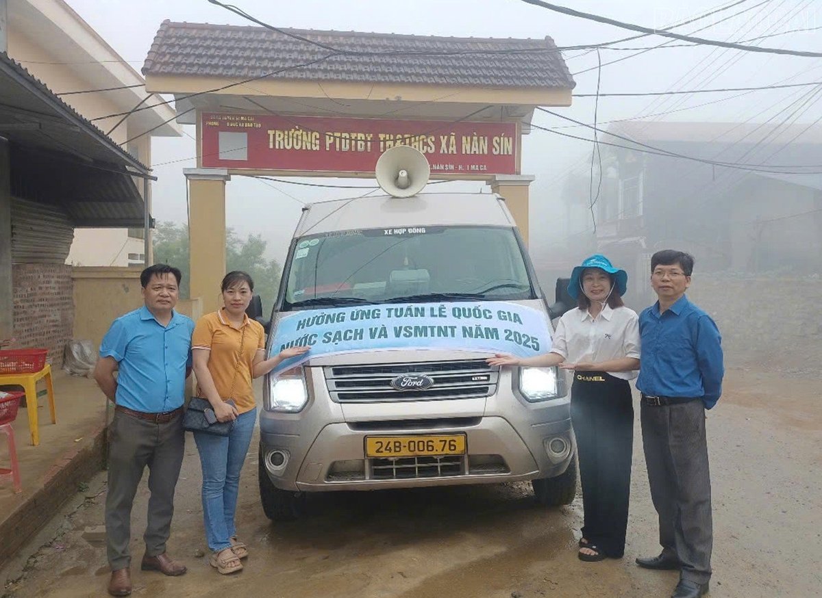 Một buổi tuyên truyền về tầm quan trọng của nước sạch và vệ sinh môi trường tại huyện vùng cao Si Ma Cai của Lào Cai. Ảnh: Trung tâm Khuyến nông và Nước sạch nông thôn Lào Cai. Một buổi tuyên truyền về tầm quan trọng của nước sạch và vệ sinh môi trường tại huyện vùng cao Si Ma Cai của Lào Cai. Ảnh: Trung tâm Khuyến nông và Nước sạch nông thôn Lào Cai.