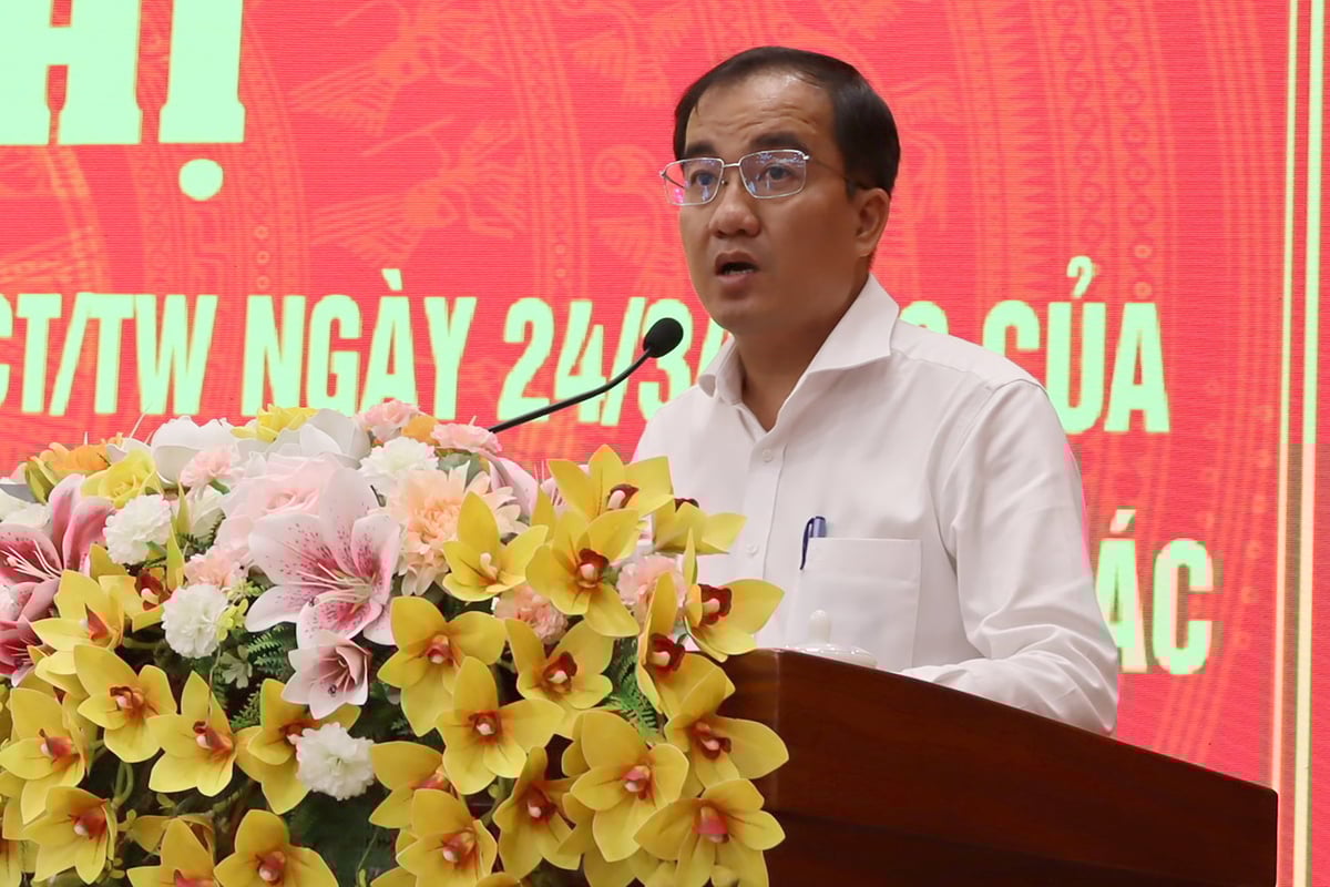 Ông Nguyễn Duy Tân - Phó Chủ tịch UBND TP. Biên Hoà báo cáo tham luận tại Hội nghị. Ảnh: Tường Tú. Ông Nguyễn Duy Tân - Phó Chủ tịch UBND TP. Biên Hoà báo cáo tham luận tại Hội nghị. Ảnh: Tường Tú.