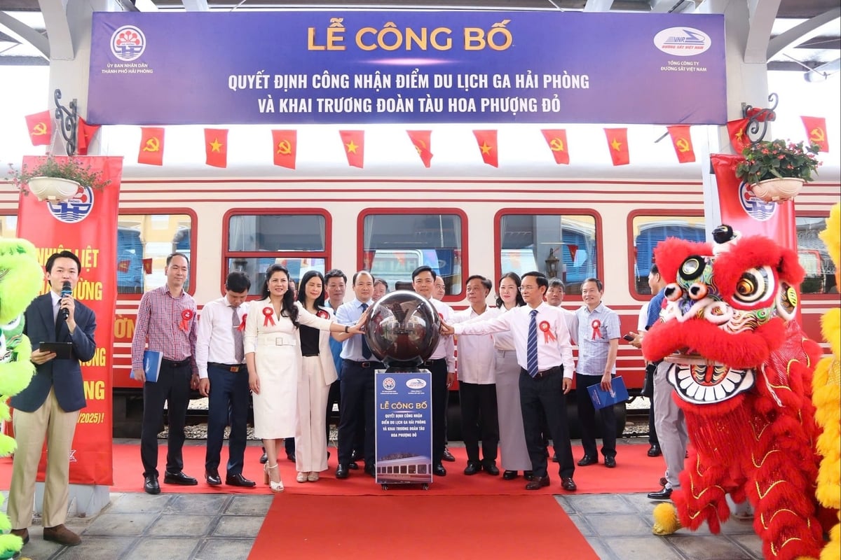 Lễ công bố diễn ra trang trọng, thu hút đông đảo người dân và du khách. Ảnh: Đinh Mười. Lễ công bố diễn ra trang trọng, thu hút đông đảo người dân và du khách. Ảnh: Đinh Mười.