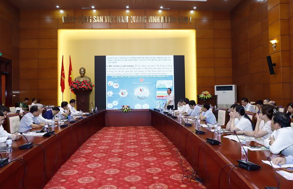 Bộ NN-MT đã nghiên cứu khoa học về công nghệ số, kết nối vạn vật (IoT) để hoàn thiện pháp luật về bảo vệ môi trường, tài nguyên nước, viễn thám. Ảnh: Khương Trung. Bộ NN-MT đã nghiên cứu khoa học về công nghệ số, kết nối vạn vật (IoT) để hoàn thiện pháp luật về bảo vệ môi trường, tài nguyên nước, viễn thám. Ảnh: Khương Trung.