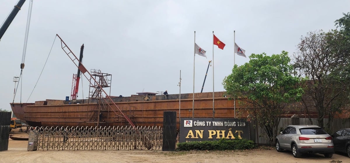Hàng chục con tàu được đóng mới, sửa chữa tại đây. Ảnh: Đức Hải. Hàng chục con tàu được đóng mới, sửa chữa tại đây. Ảnh: Đức Hải.