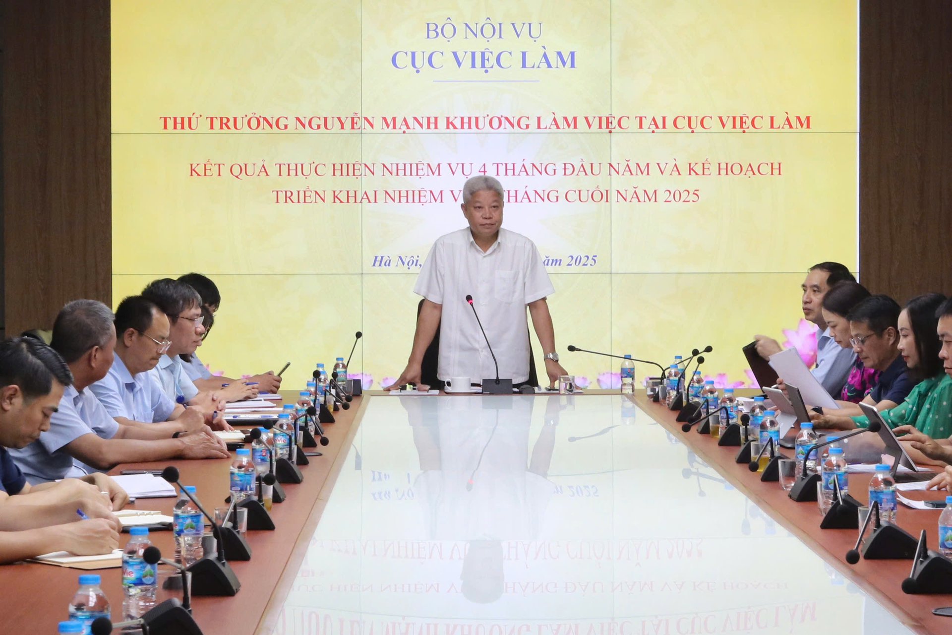 Thứ trưởng Bộ Nội vụ Nguyễn Mạnh Khương phát biểu chỉ đạo buổi làm việc. Ảnh: Hoài Thơ. Thứ trưởng Bộ Nội vụ Nguyễn Mạnh Khương phát biểu chỉ đạo buổi làm việc. Ảnh: Hoài Thơ.