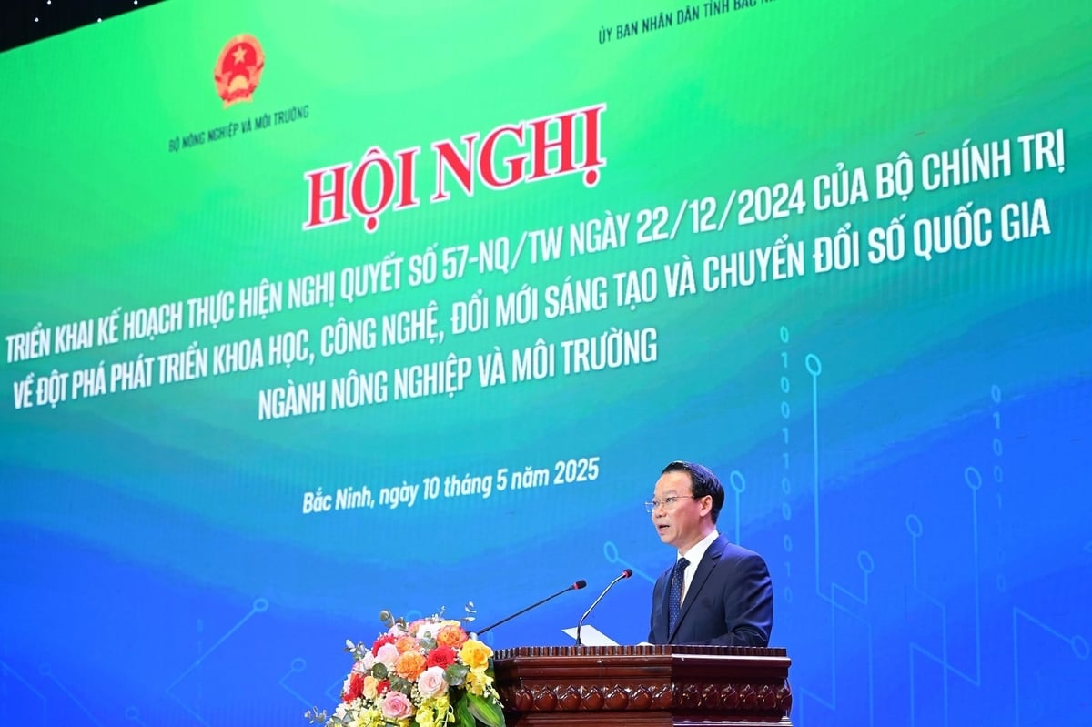 Bộ trưởng Bộ Nông nghiệp và Môi trường Đỗ Đức Duy phát biểu khai mạc Hội nghị triển khai 'Kế hoạch thực hiện Nghị quyết số 57-NQ/TW của Bộ Chính trị về đột phá phát triển khoa học, công nghệ, đổi mới sáng tạo và chuyển đổi số quốc gia' trong lĩnh vực nông nghiệp và môi trường. Ảnh: Tùng Đinh. Bộ trưởng Bộ Nông nghiệp và Môi trường Đỗ Đức Duy phát biểu khai mạc Hội nghị triển khai 'Kế hoạch thực hiện Nghị quyết số 57-NQ/TW của Bộ Chính trị về đột phá phát triển khoa học, công nghệ, đổi mới sáng tạo và chuyển đổi số quốc gia' trong lĩnh vực nông nghiệp và môi trường. Ảnh: Tùng Đinh.